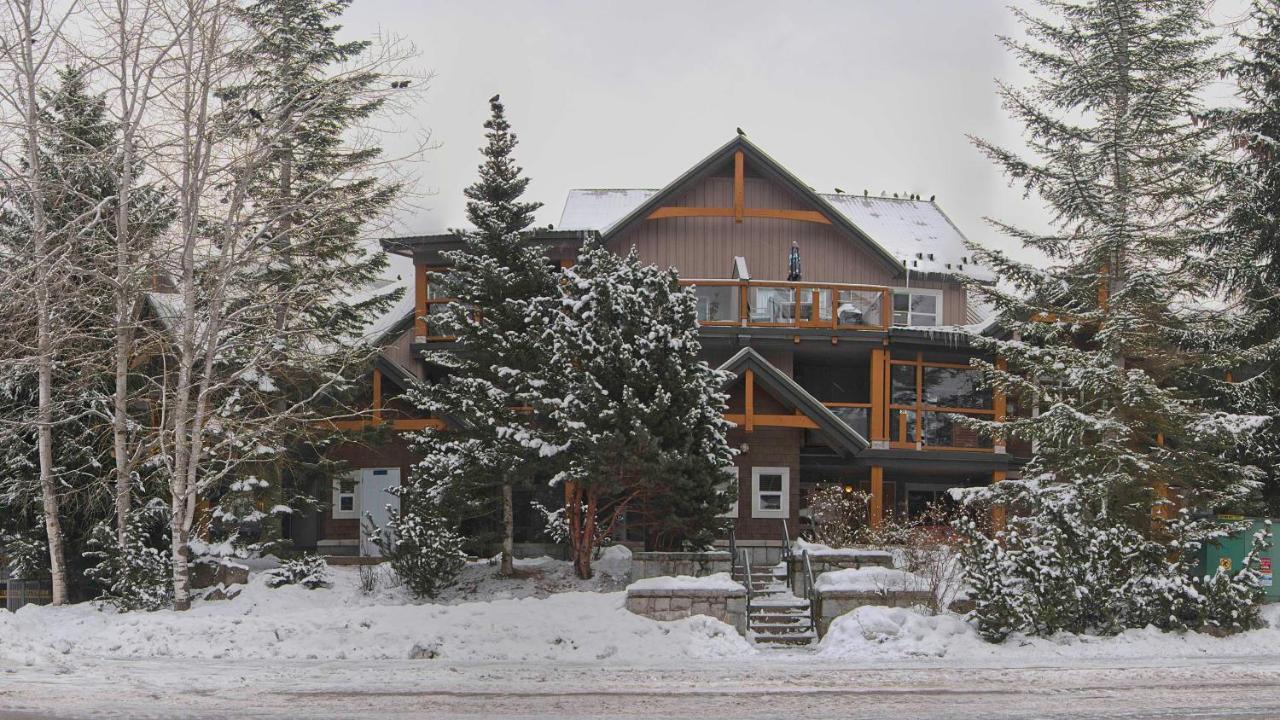 Attractive Townhouse In Whistler Village With Hot Tub المظهر الخارجي الصورة